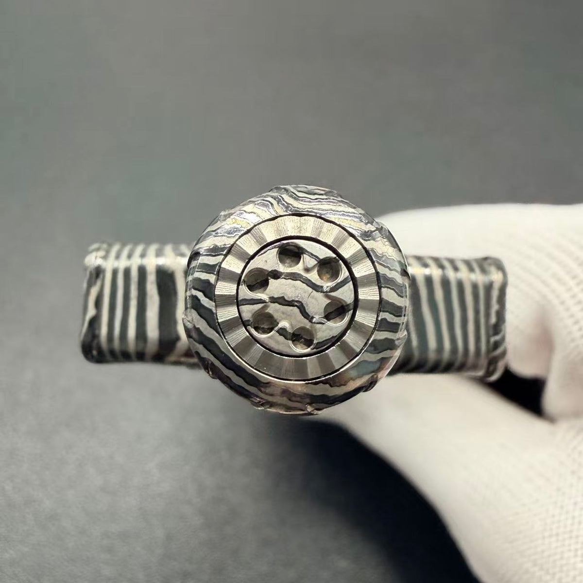 Aroundight Zircuti