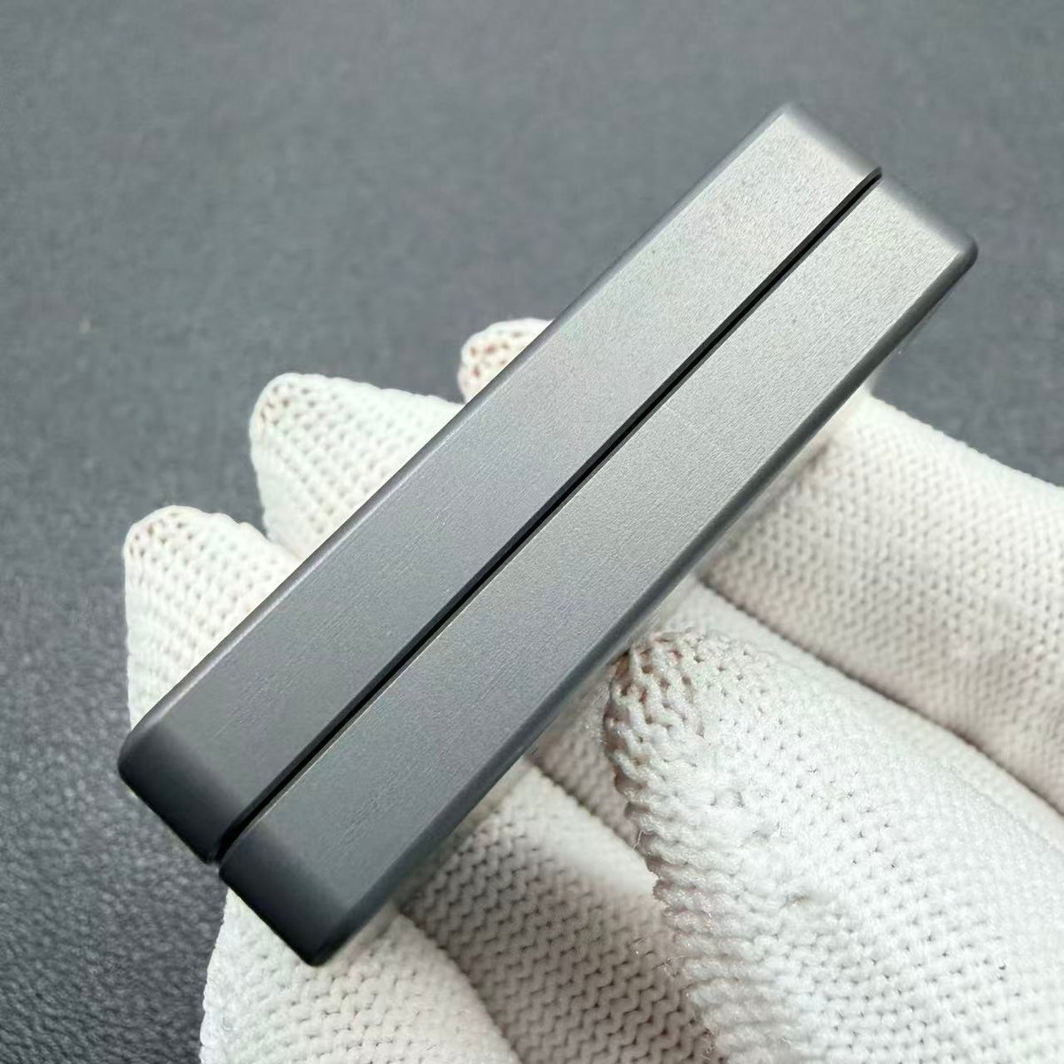 Mute Zirconium