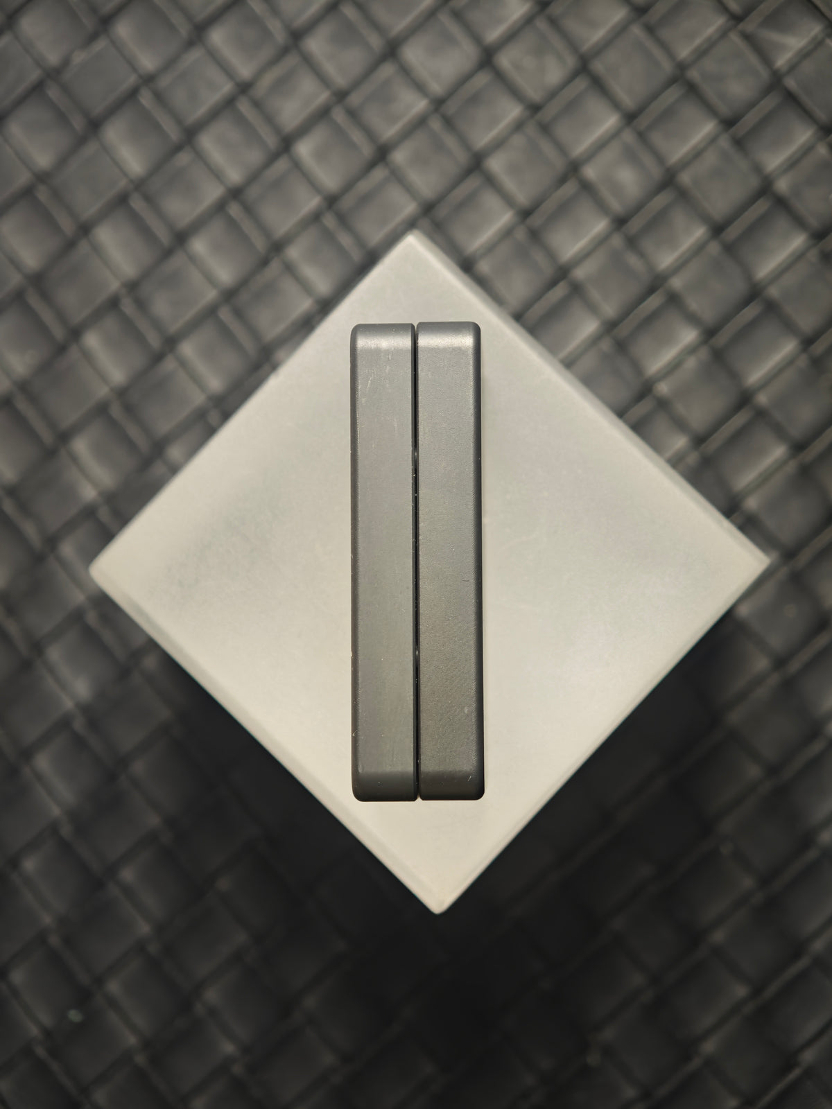 Mute Zirconium