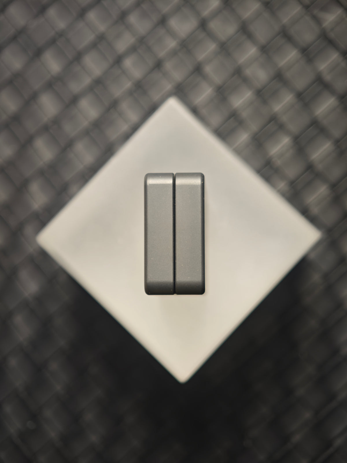 Mute Zirconium