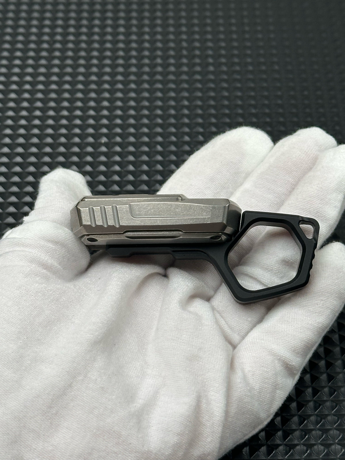 Thousand machines Titanium Stonewashed