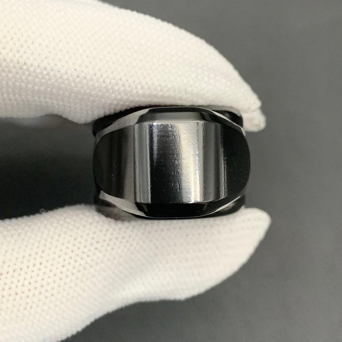Pan Yixian Zirconium Polished