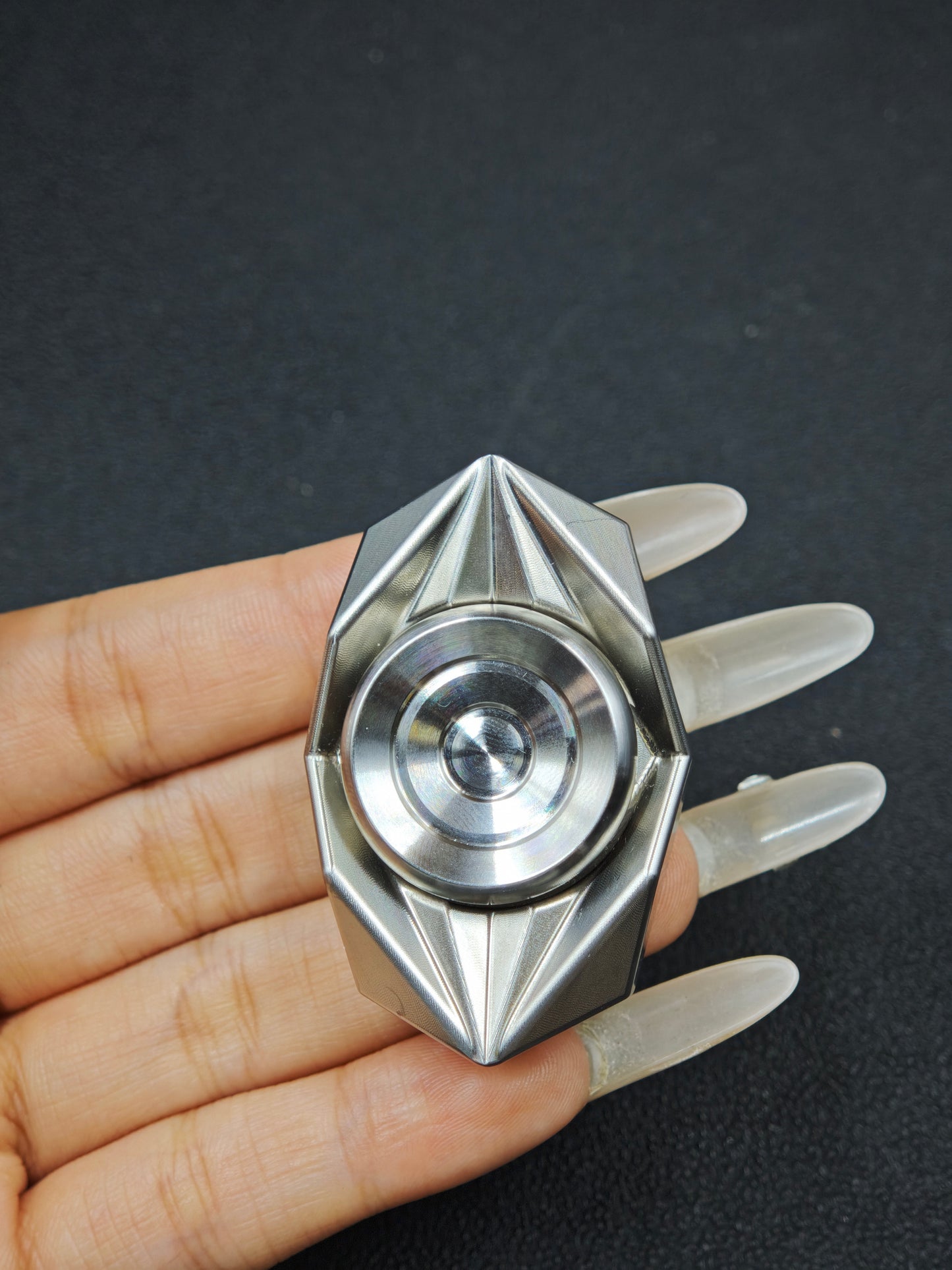 YIBAI Tri-Leaf Crossbone Titanium