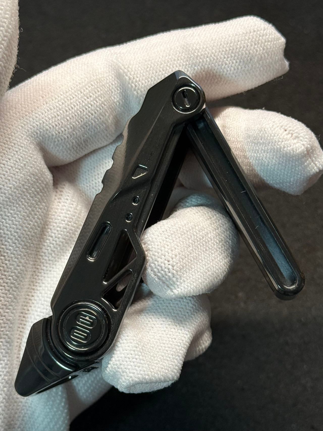 Razor Zirconium