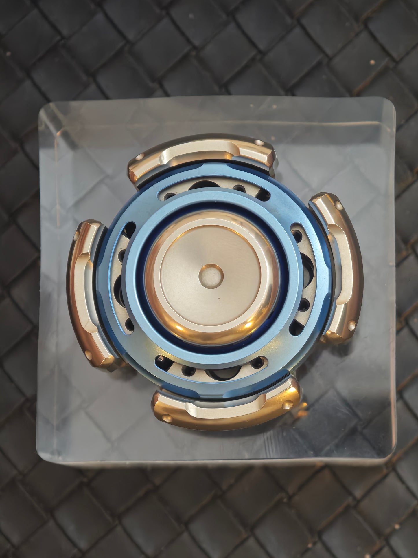 Resonance Titanium