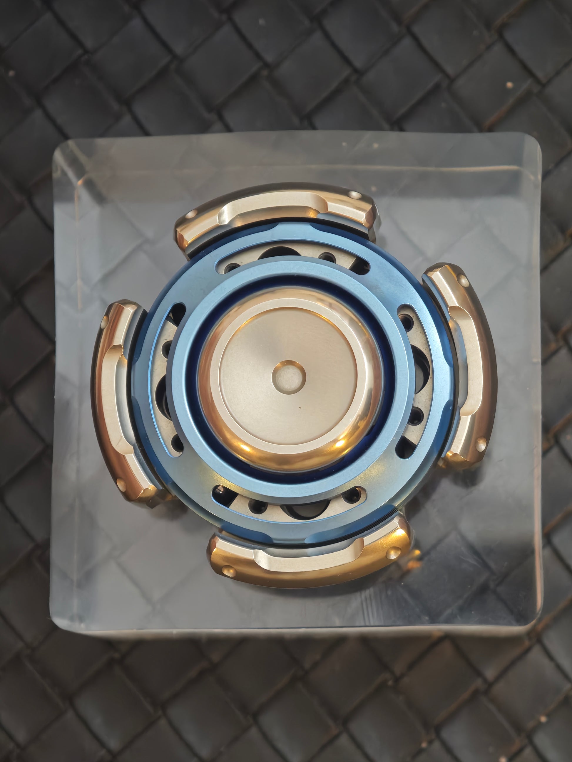Resonance Titanium