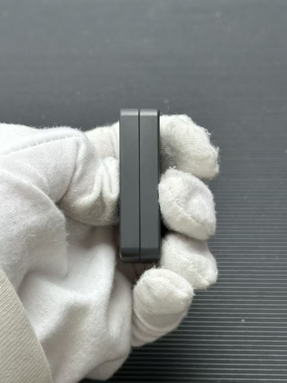 Mute Zirconium