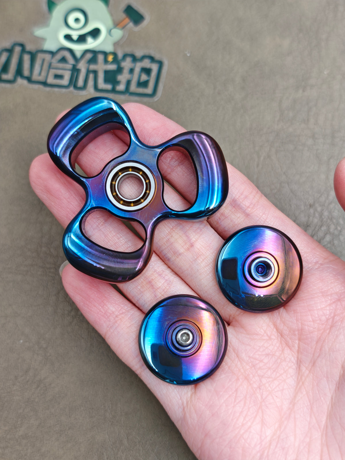Three-Leaf Horizon Zirconium Oil Slick