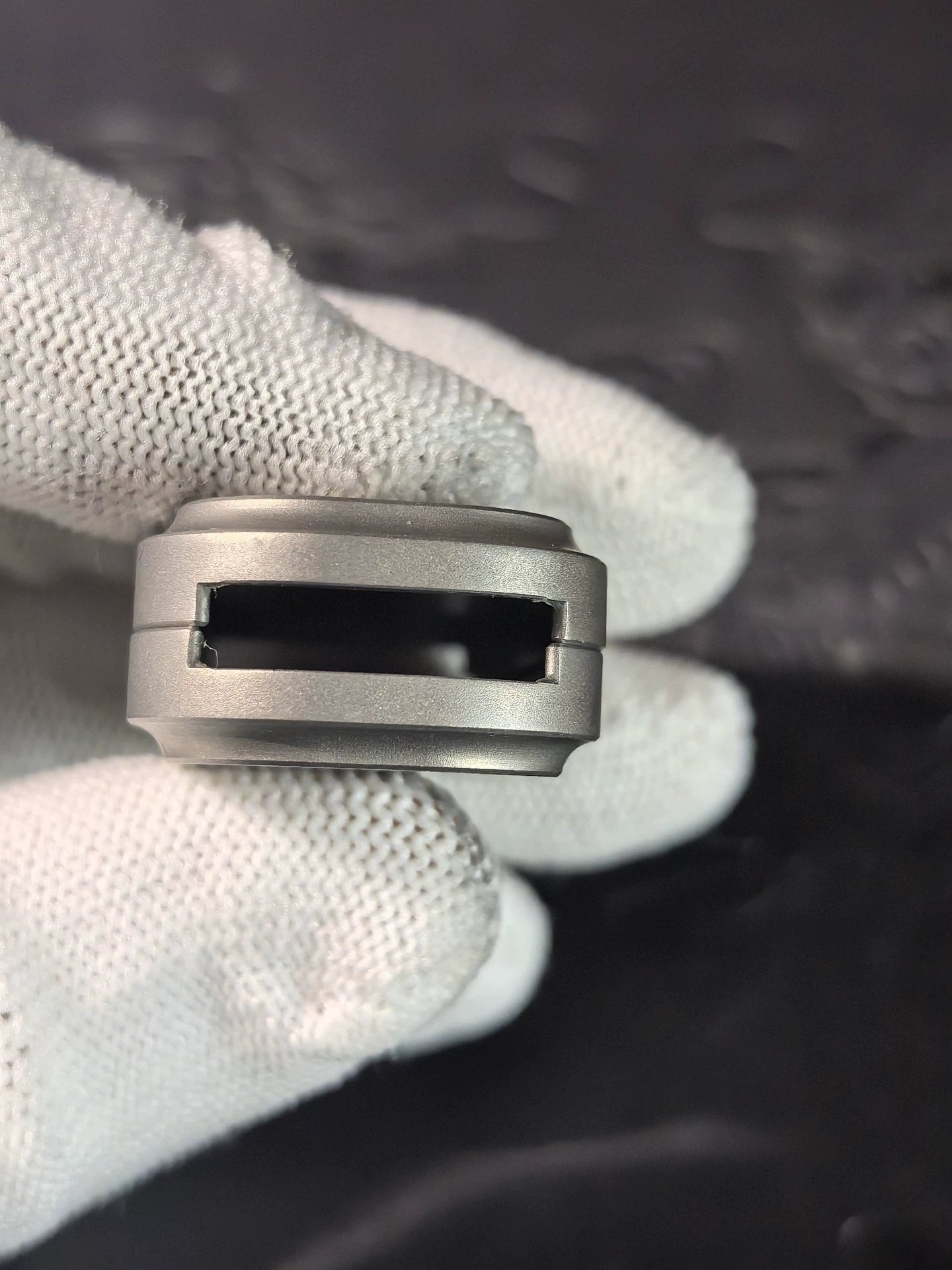 01EDC Slider No.11 Shell Titanium