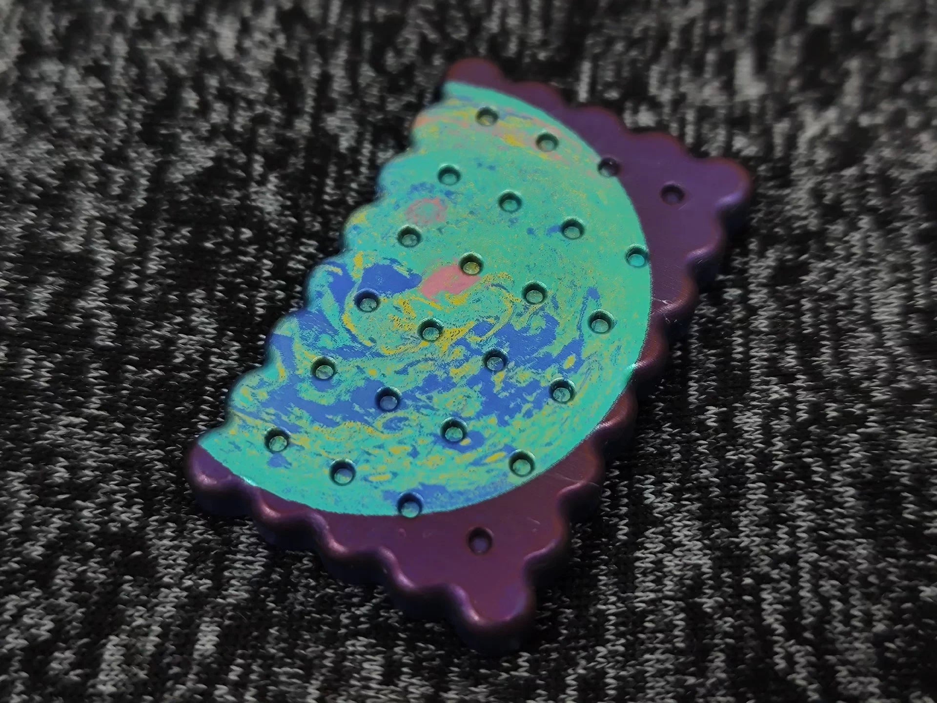 Biscuit Titanium