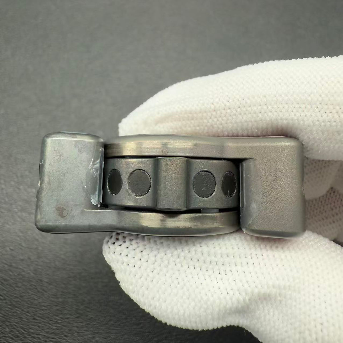 Cross Bones r Titanium