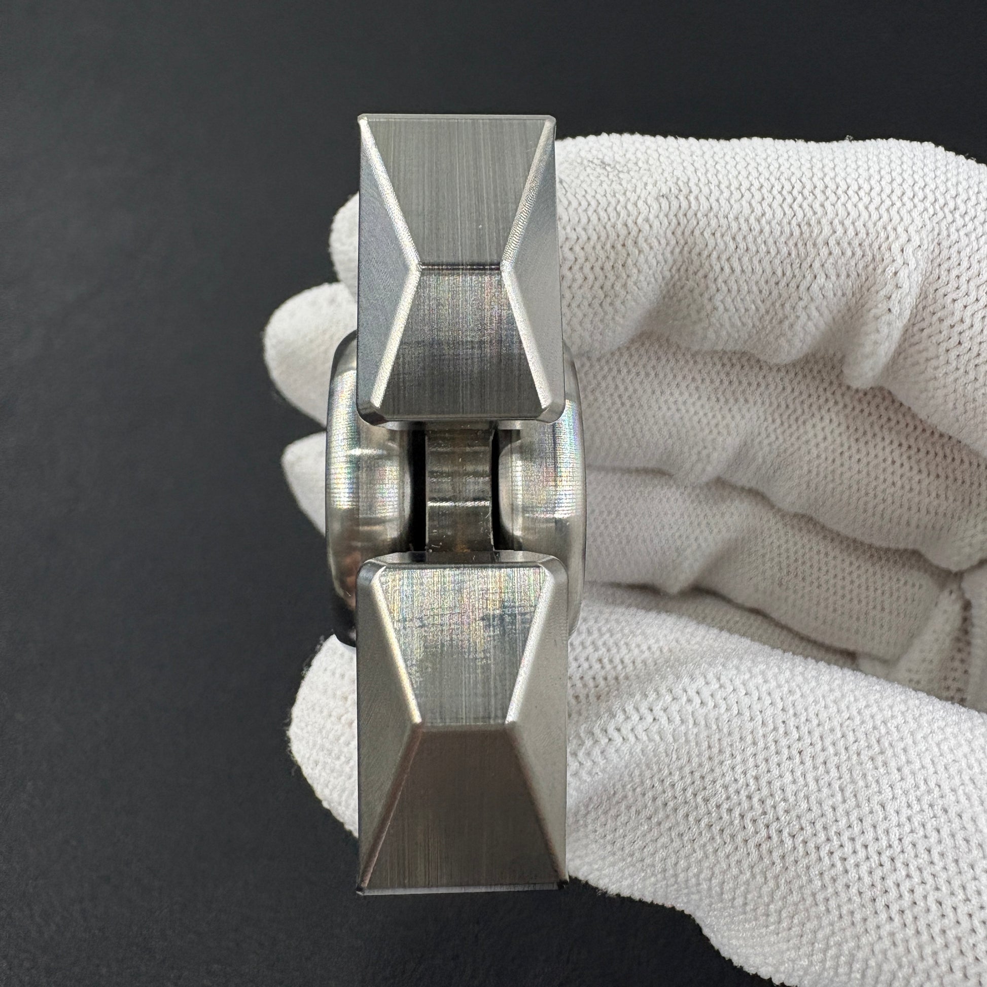 Tri Leaf Crossbone Titanium