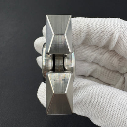 Tri Leaf Crossbone Titanium