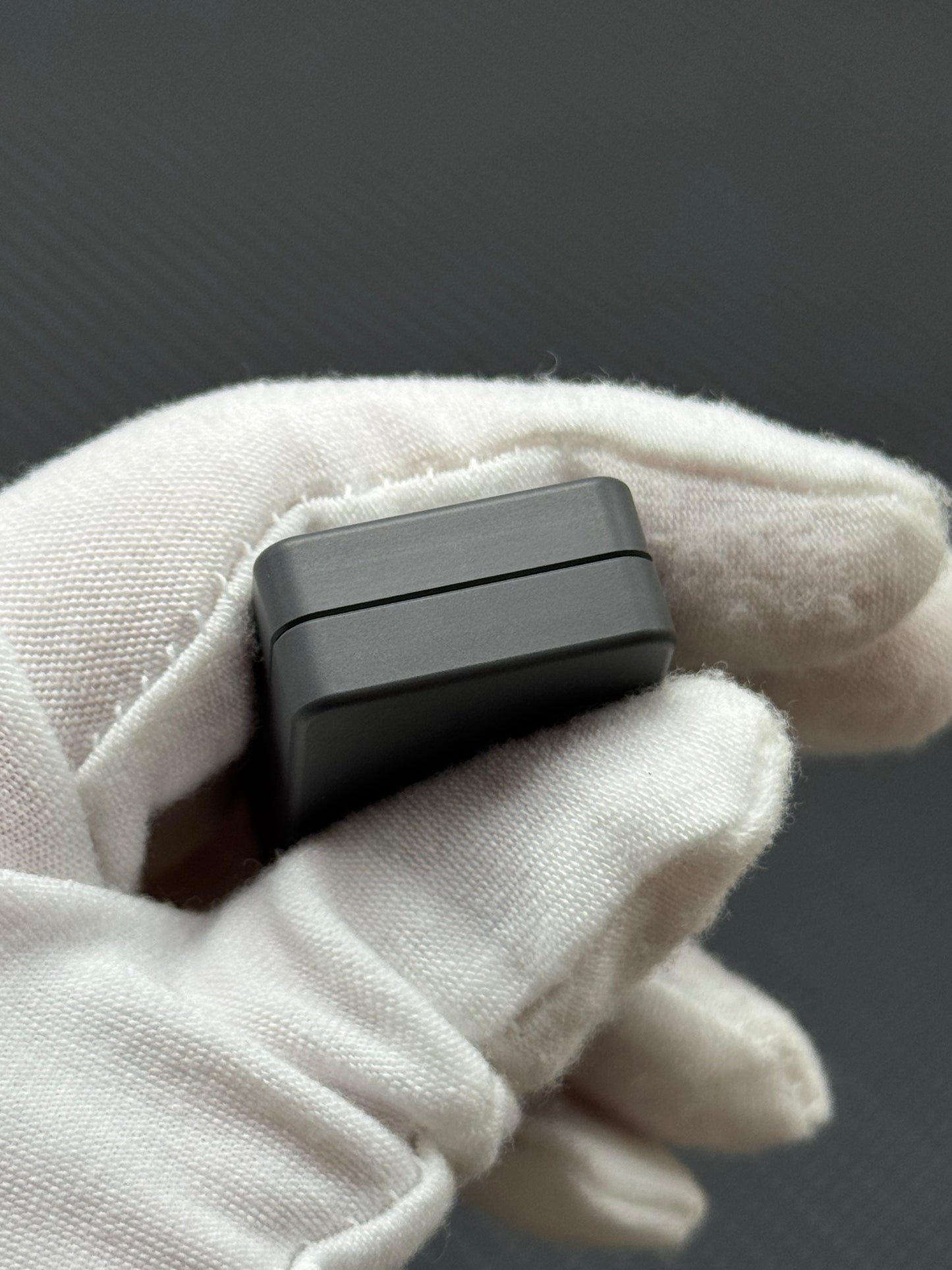 Mute Zirconium