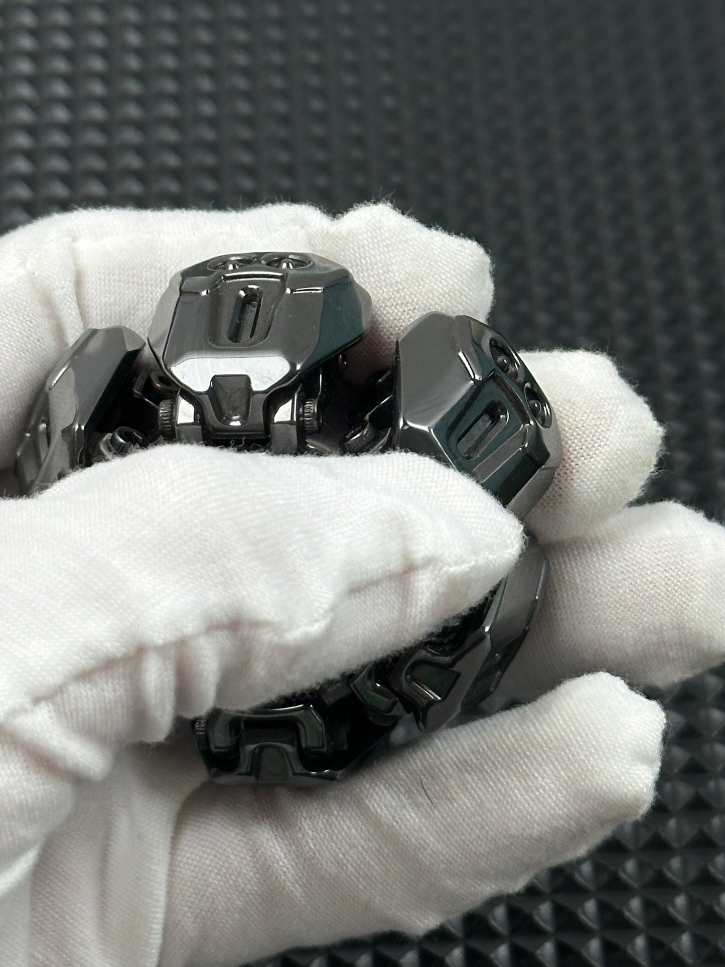 Ancient Iron Shell Opening Zirconium