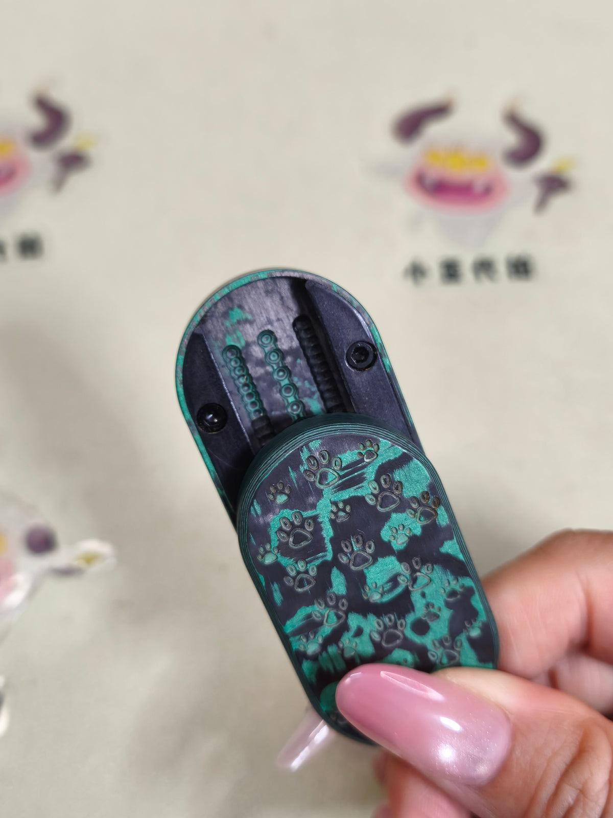 Greedy Cat Carbon Damascus