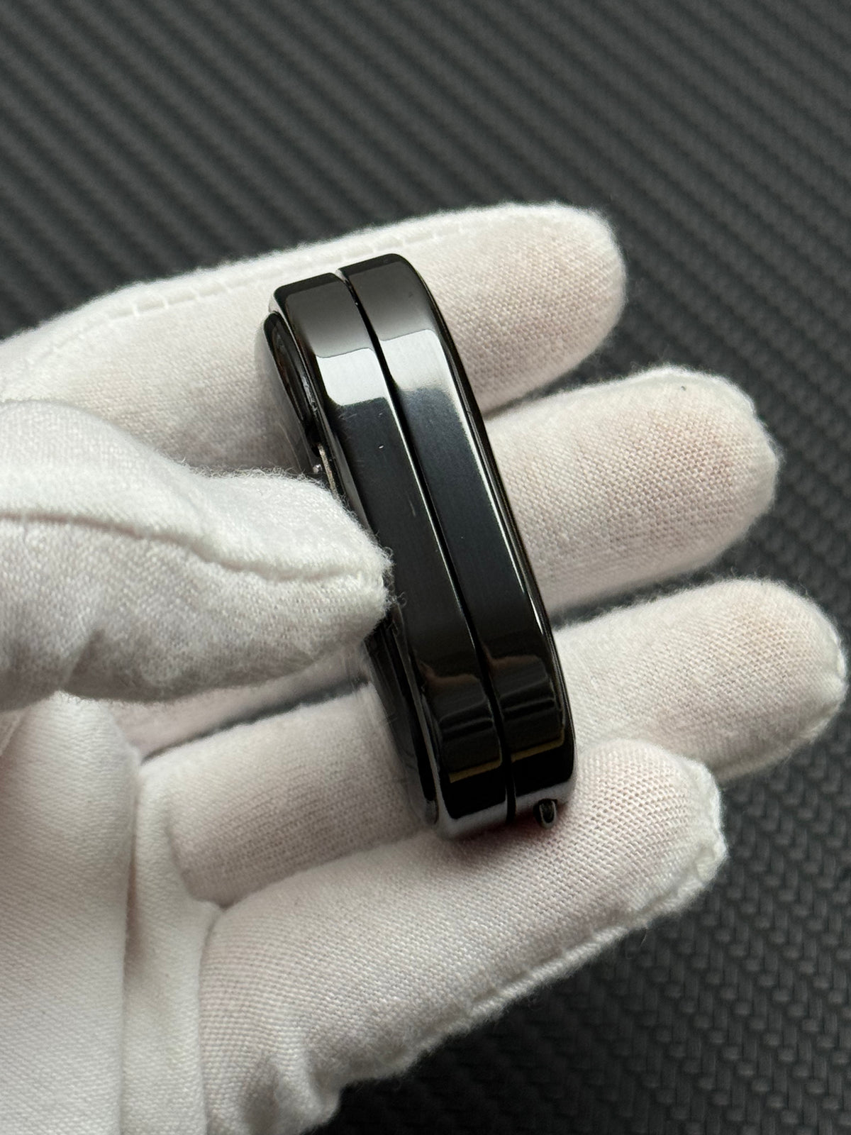 Groove Ultra-Gambit Zirconium Color-Anodized Polished