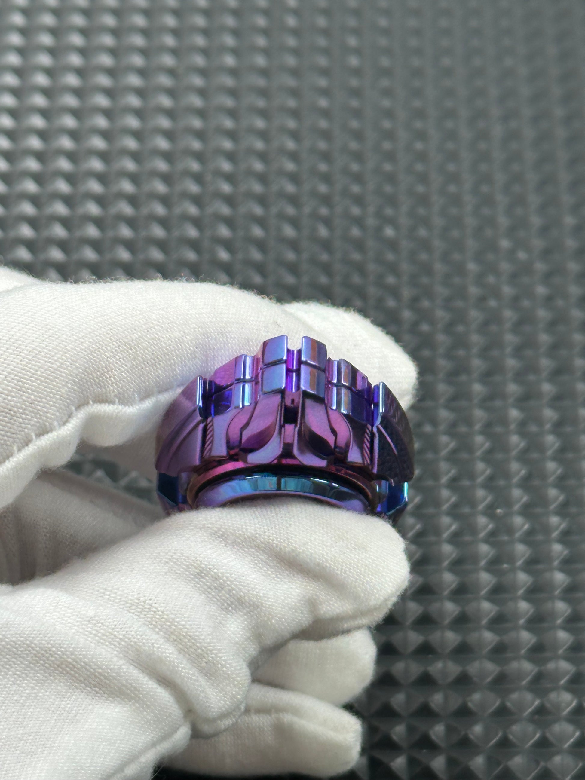 Dark Shell Opening Zirconium