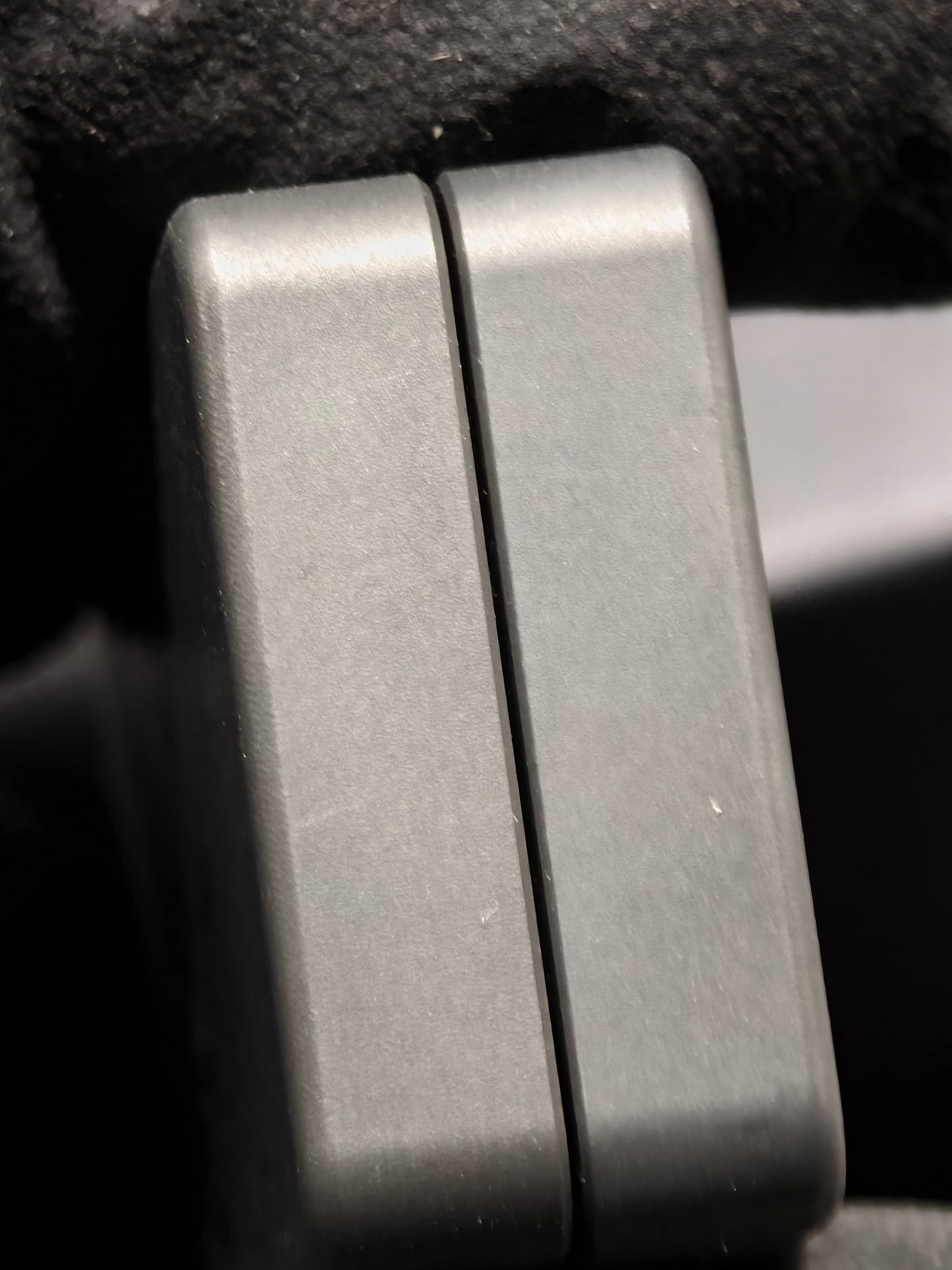 Mute Zirconium