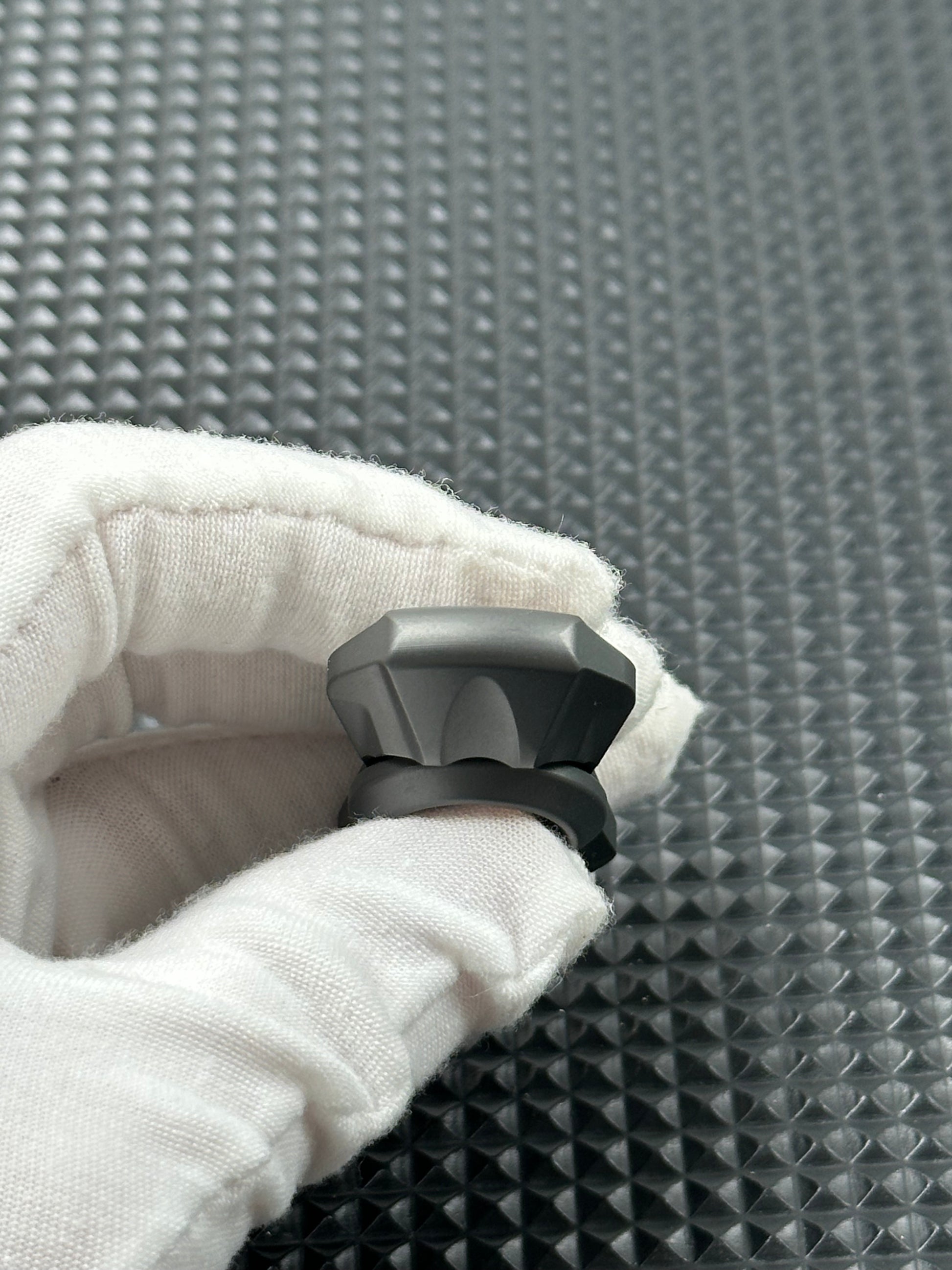 Wing Zirconium