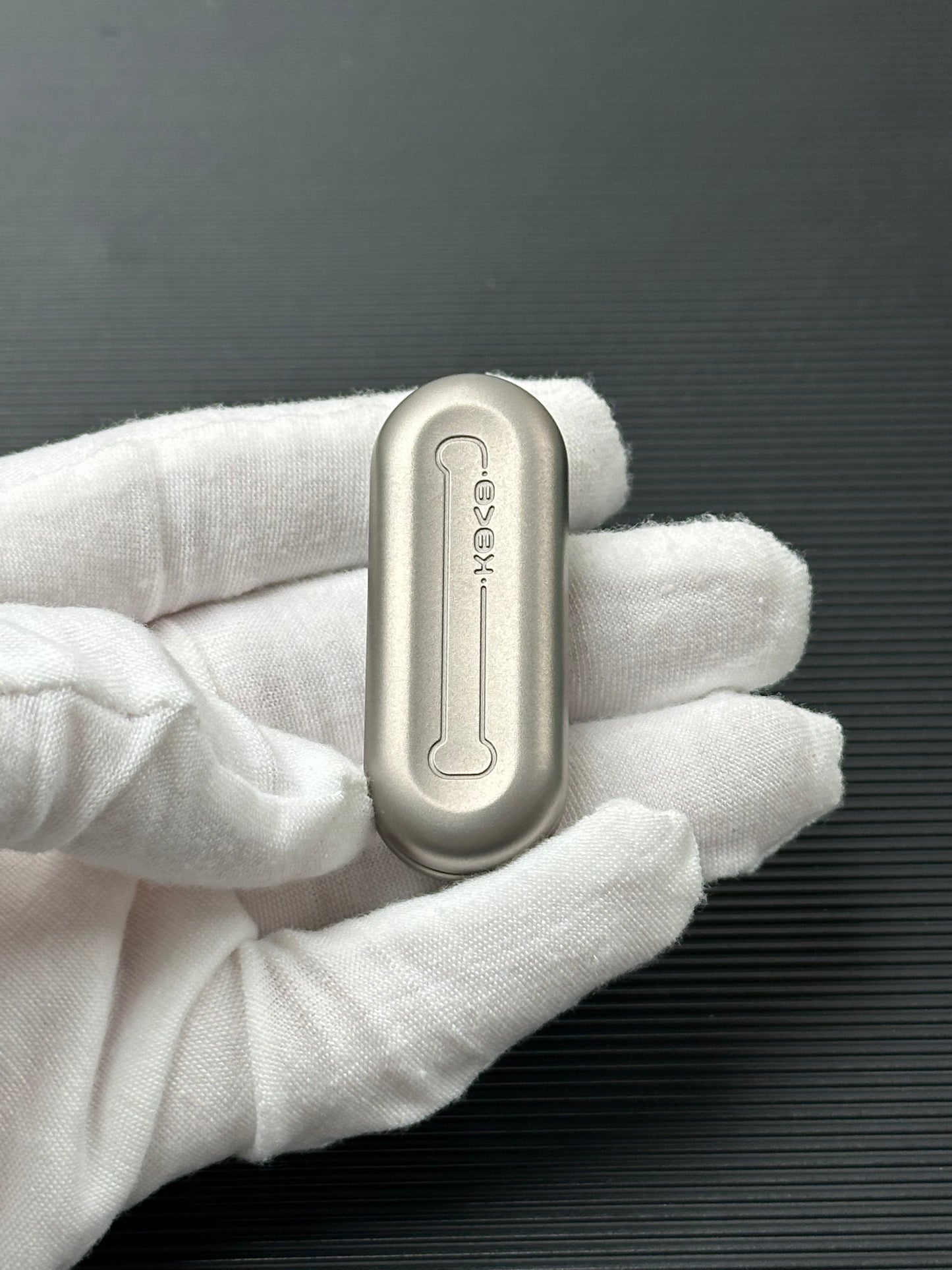 Floating Cloud Titanium