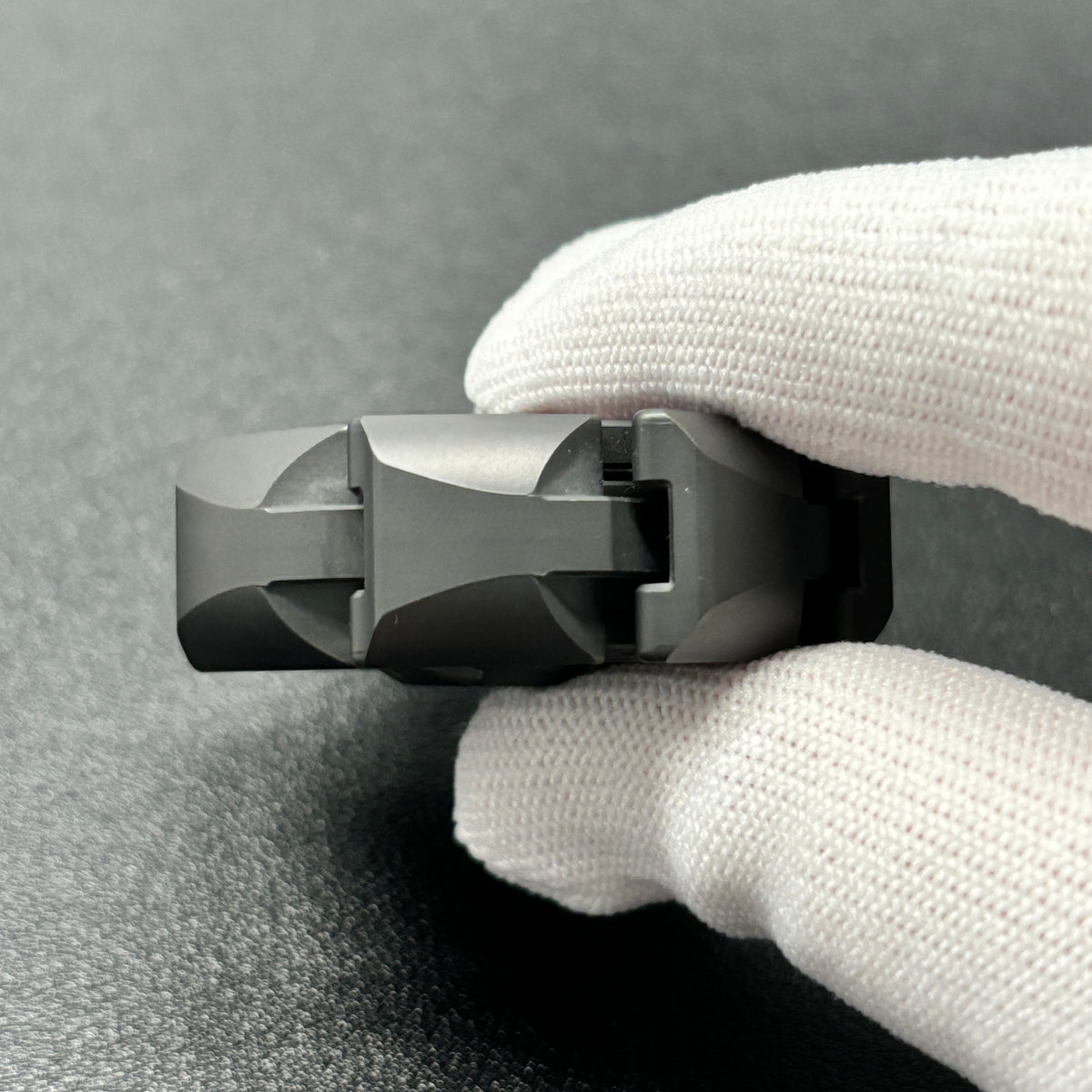 Eight Armor Initial Link Zirconium