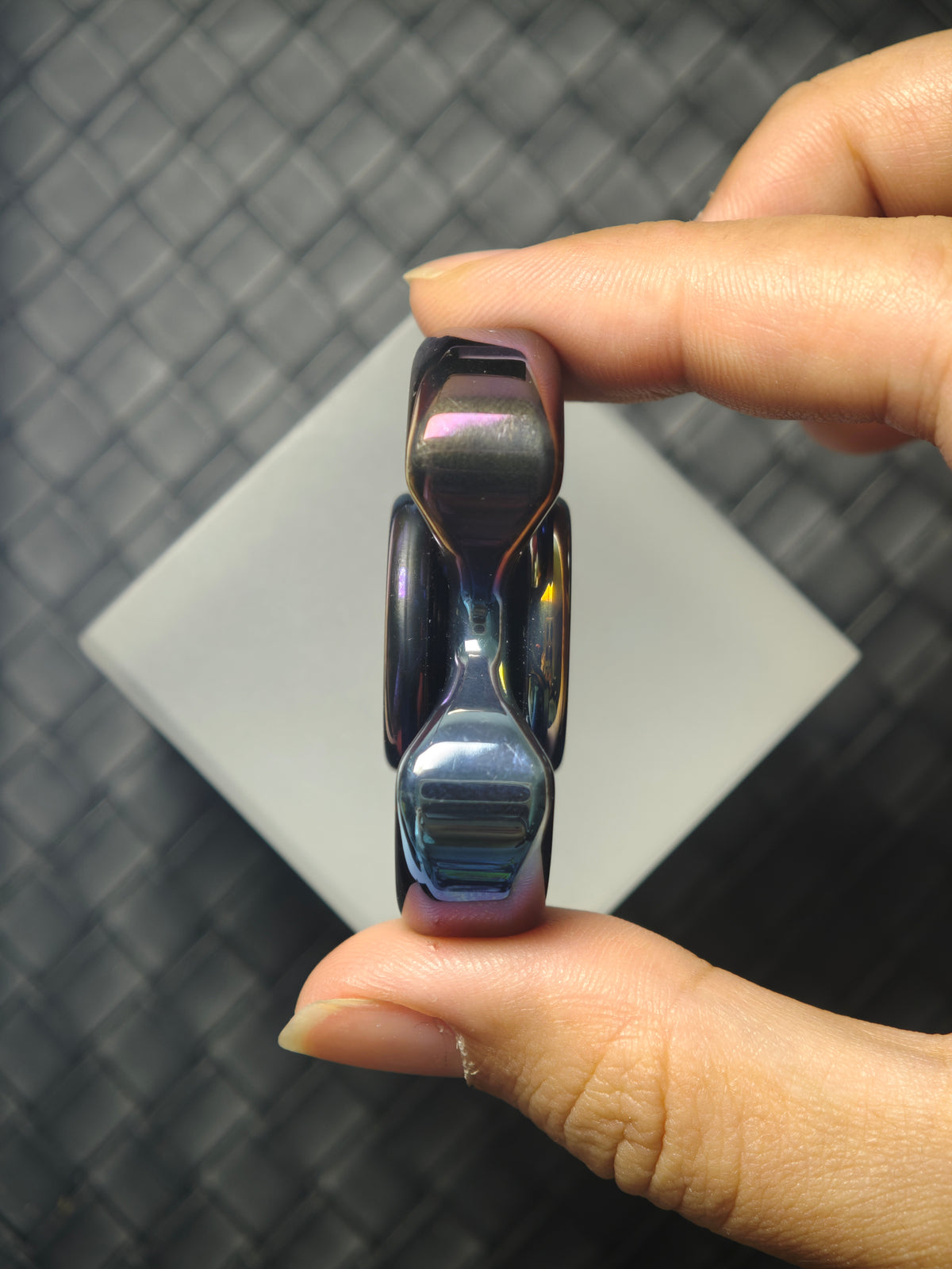 Three-Leaf Horizon Zirconium Oil Slick