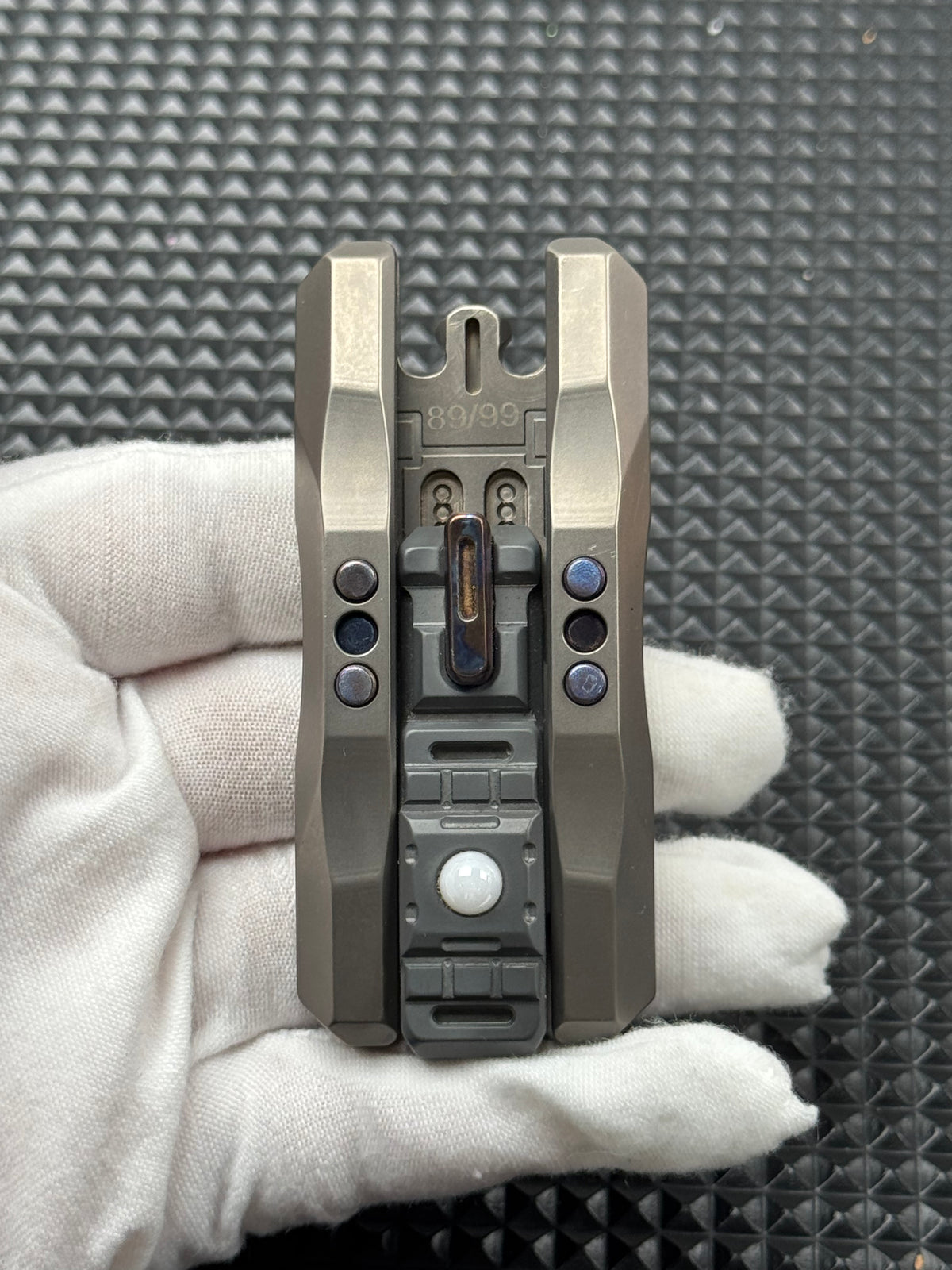 FALCON ESCORT CRUISER Titanium