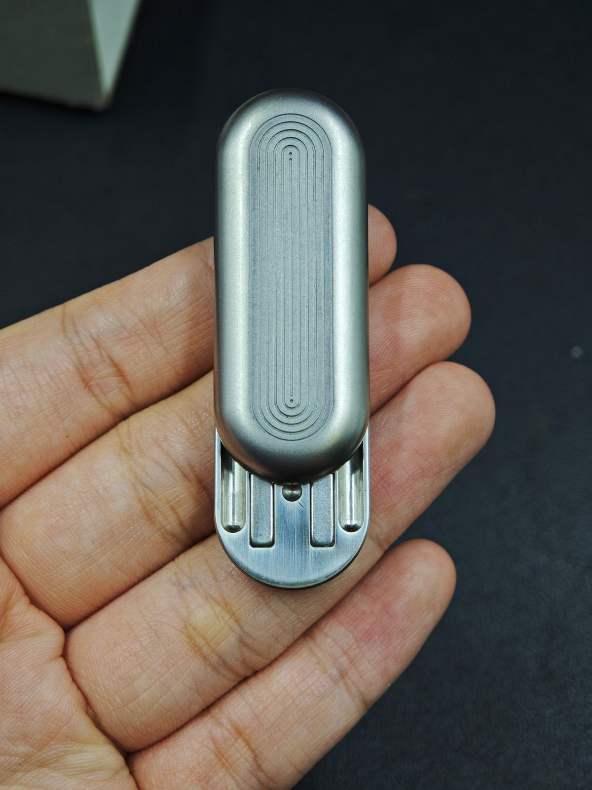 Floating Cloud Titanium