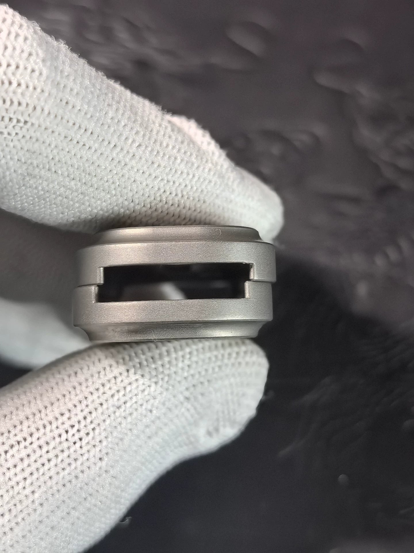 01EDC Slider No.11 Shell Titanium