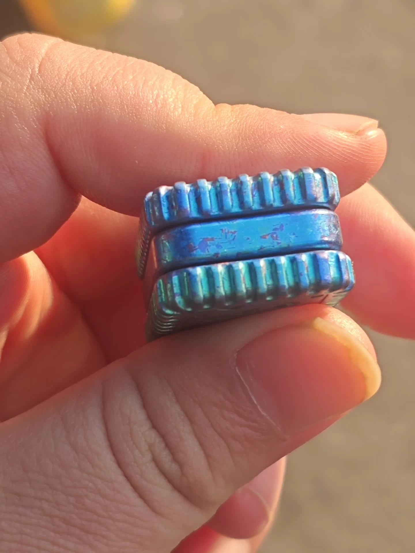 Biscuit Titanium