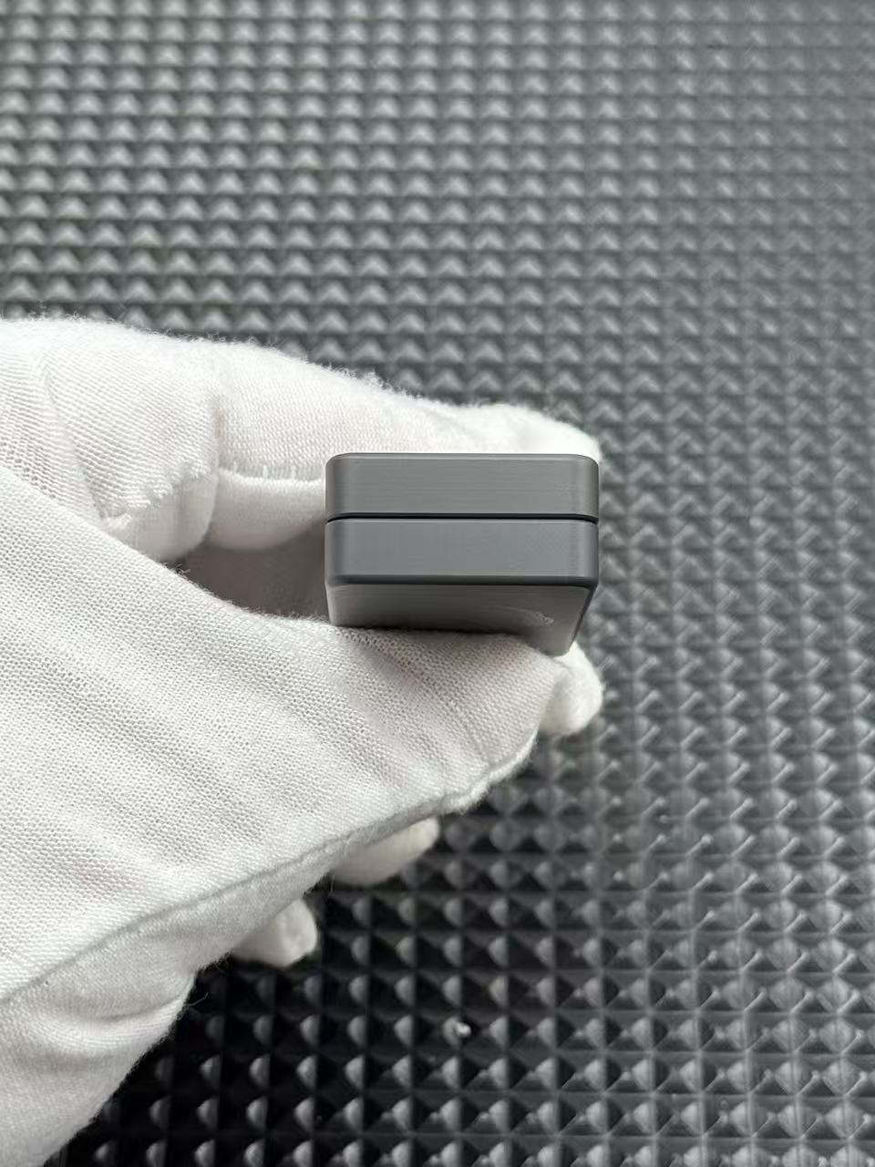 Mute Zirconium