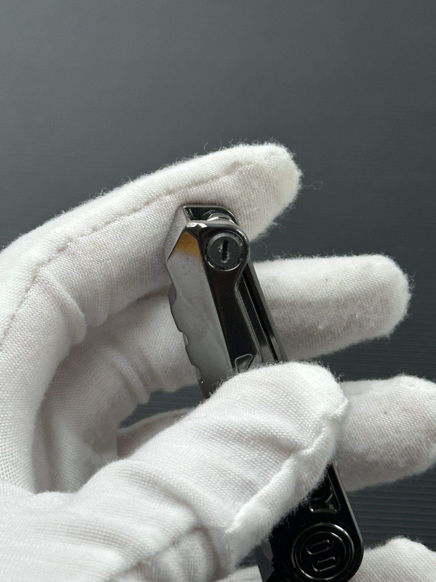 Razor Zirconium