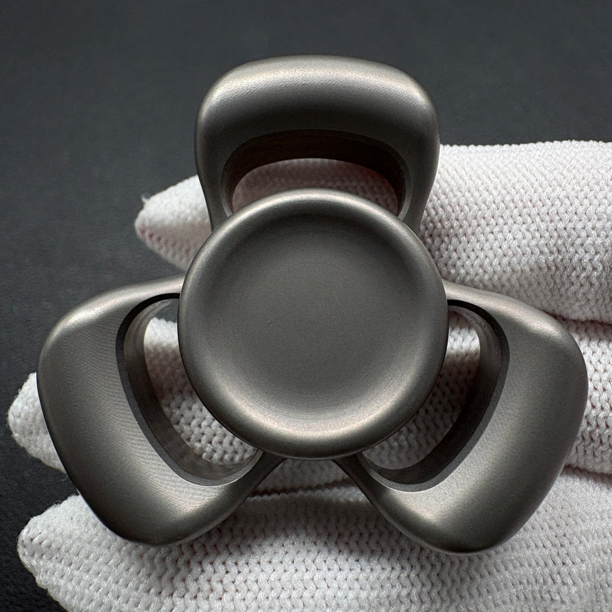 Three-Leaf Horizon Tungsten