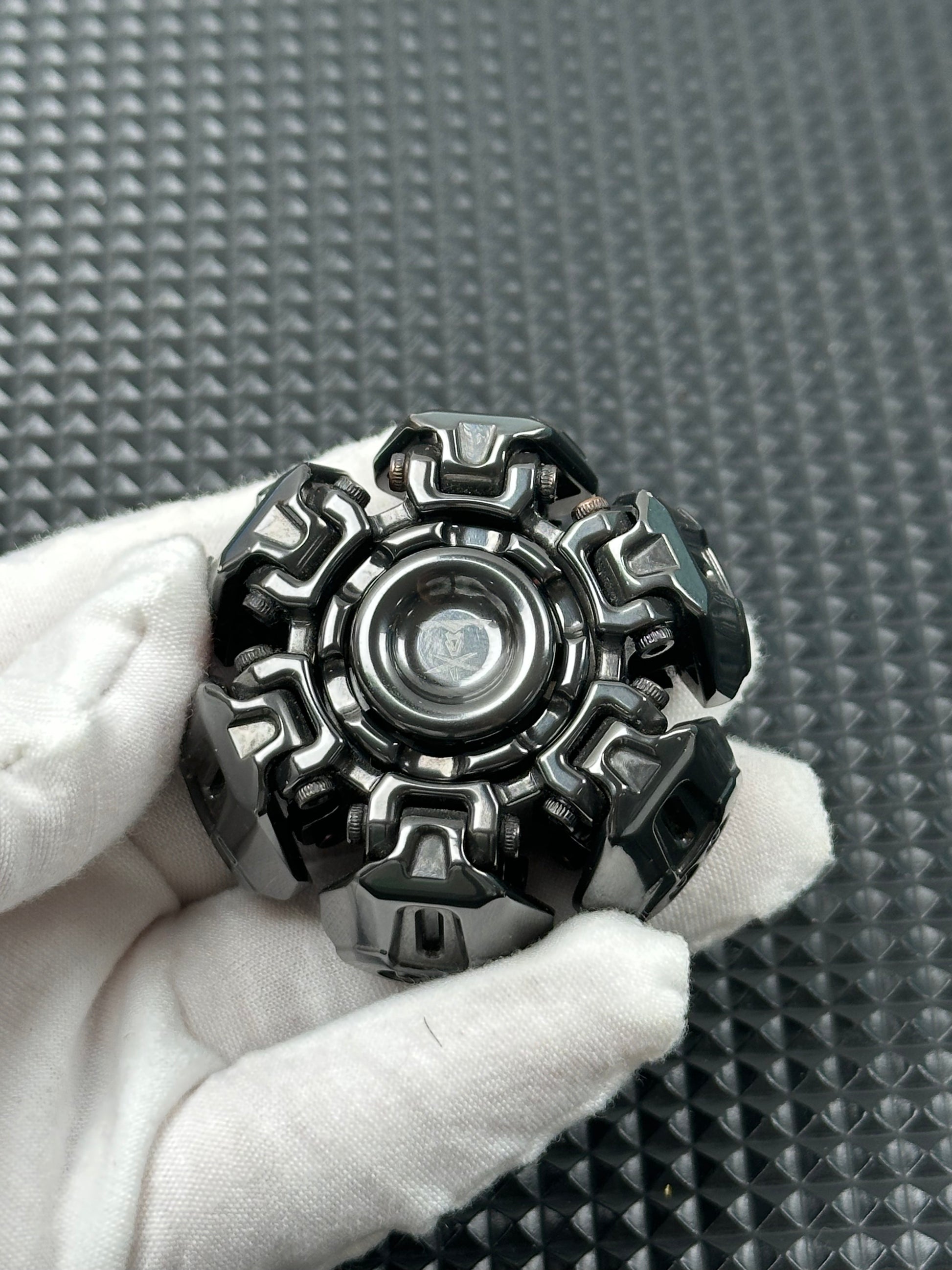 Ancient Iron Shell Opening Zirconium
