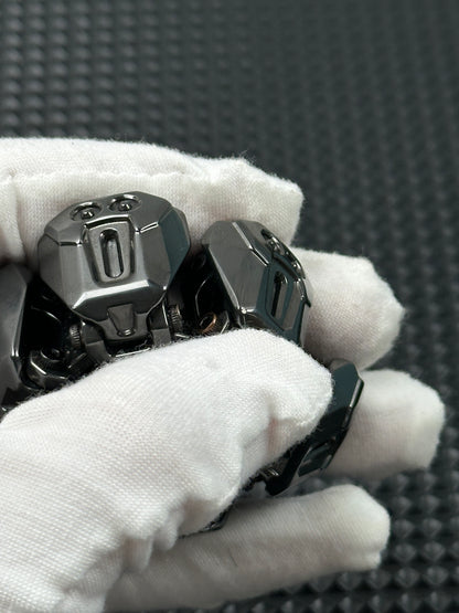 Ancient Iron Shell Opening Zirconium