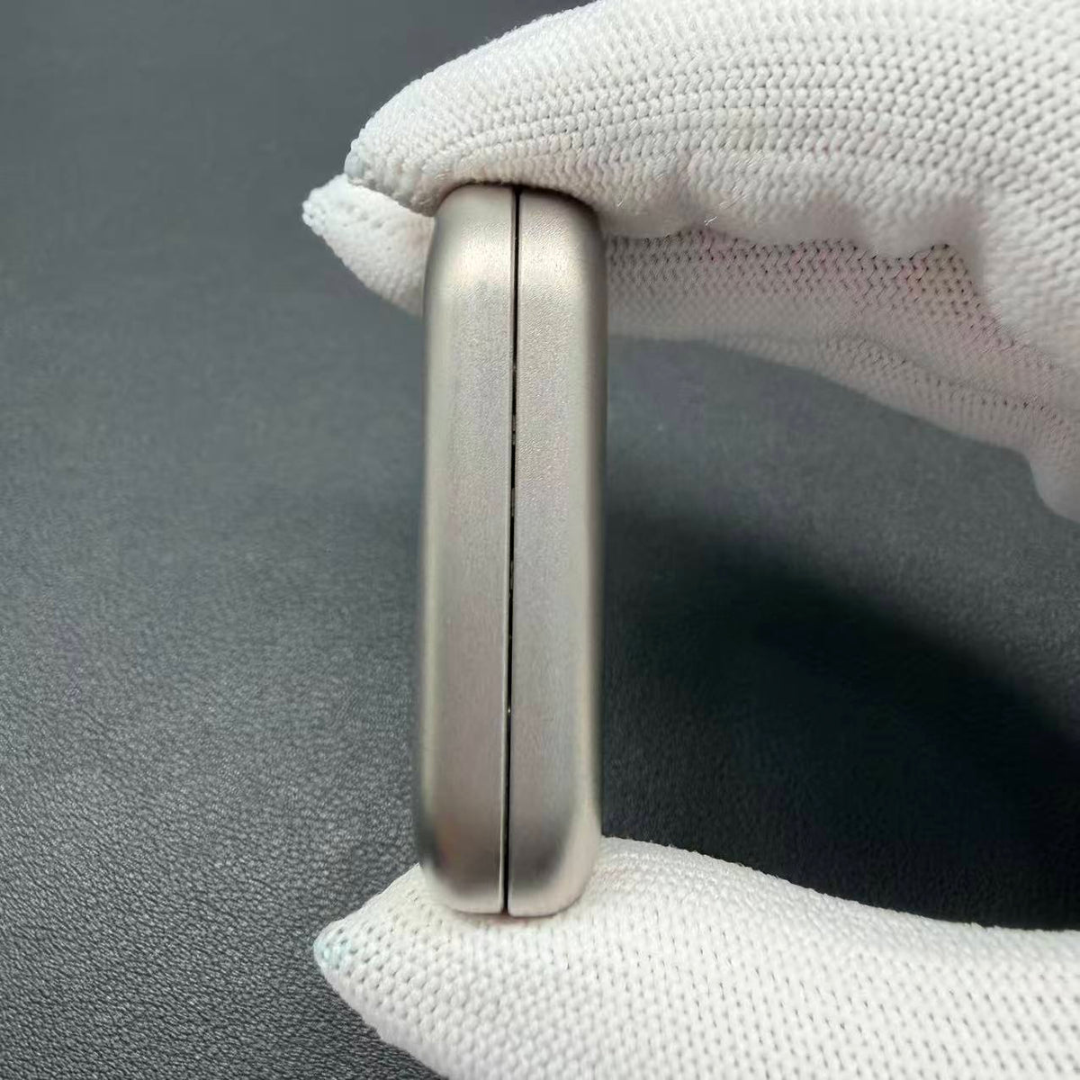 Floating Cloud Titanium
