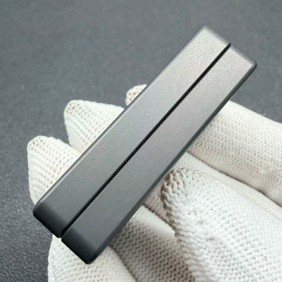 Mute Zirconium