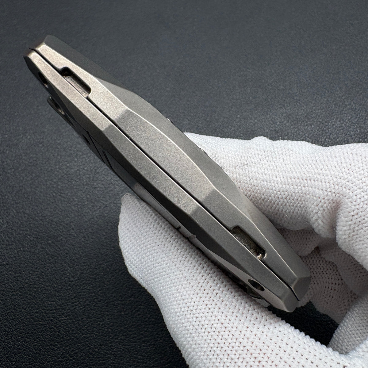 FALCON ESCORT CRUISER Titanium