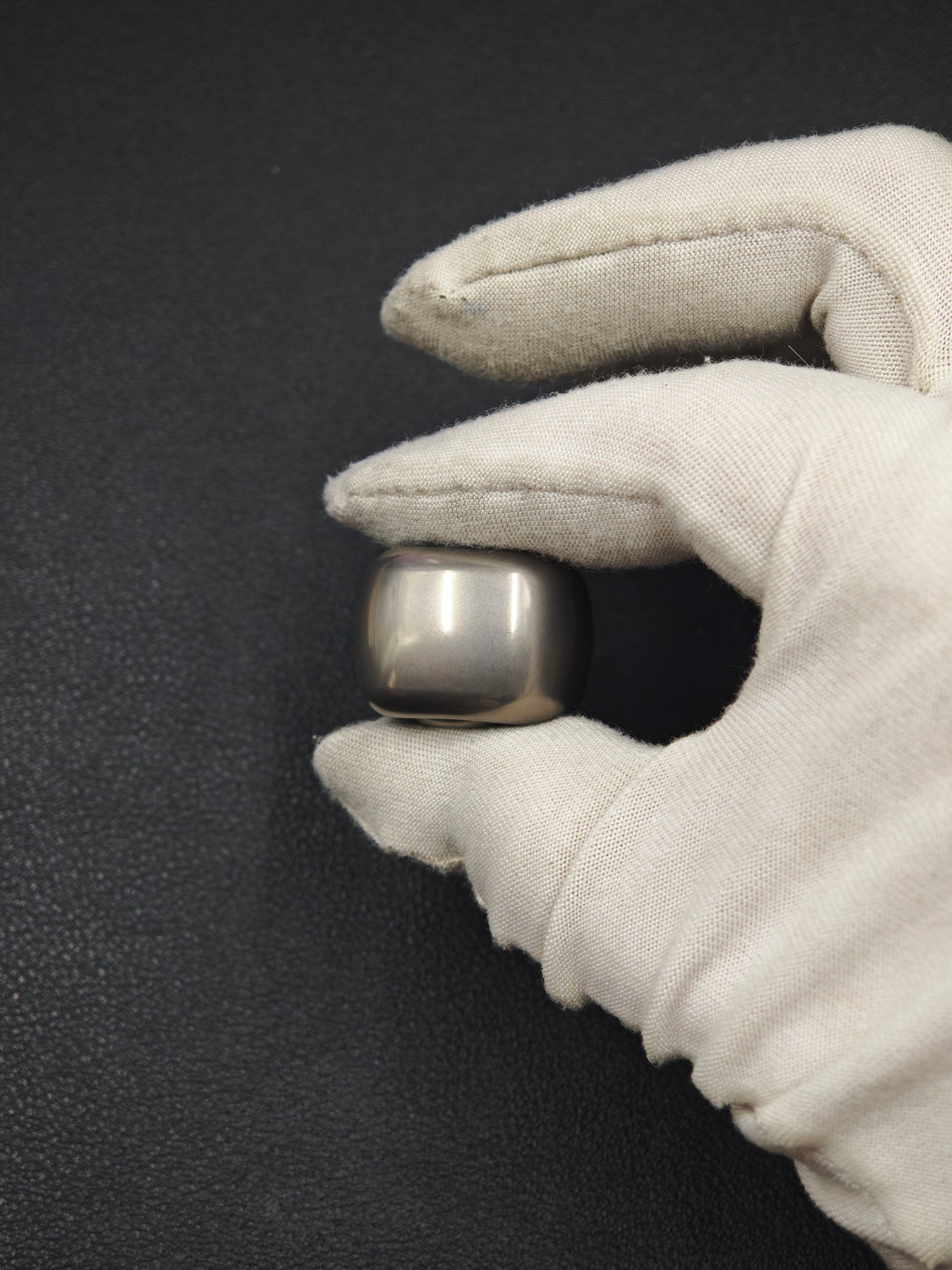 Sugar Cube Titanium
