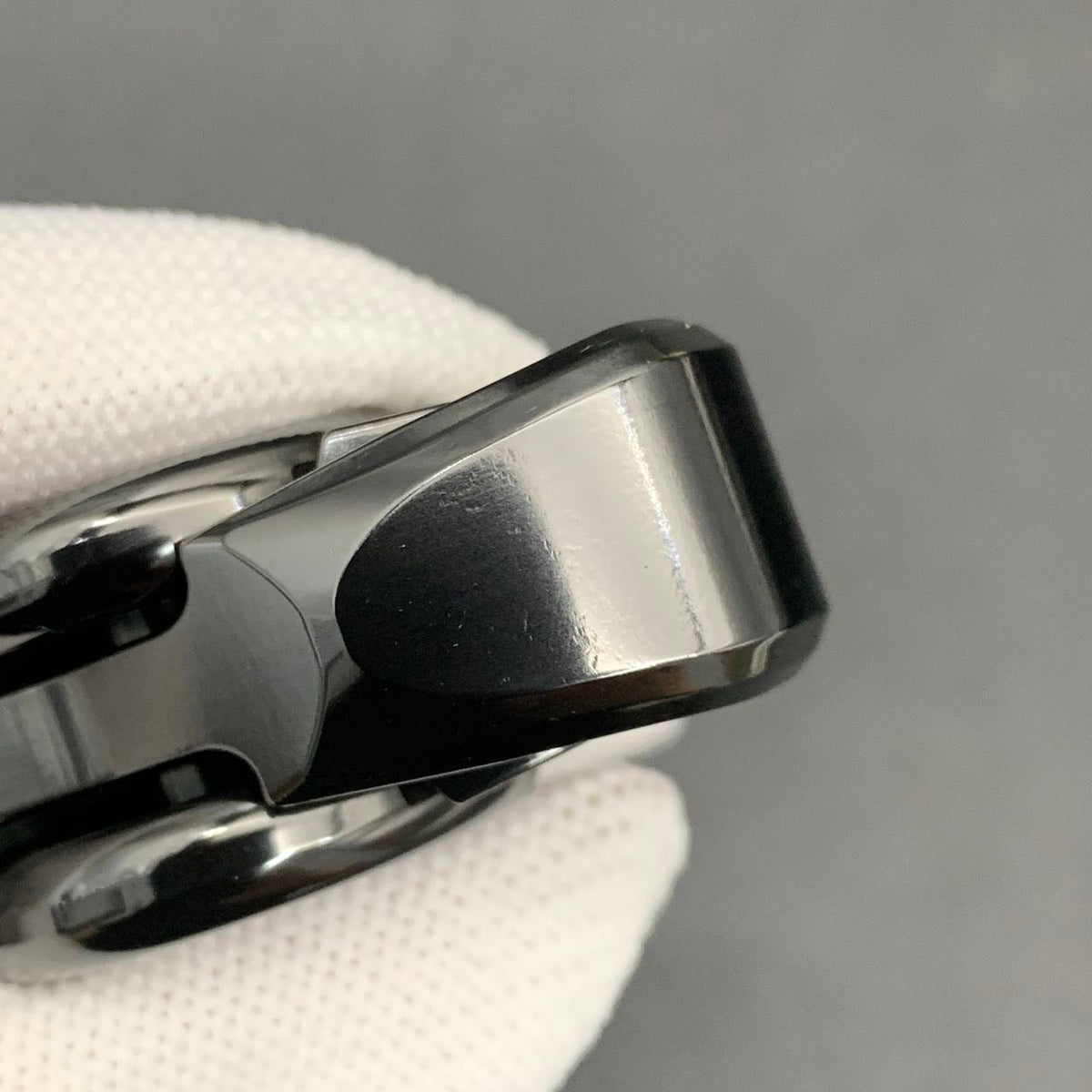 Pan Yixian Zirconium Polished