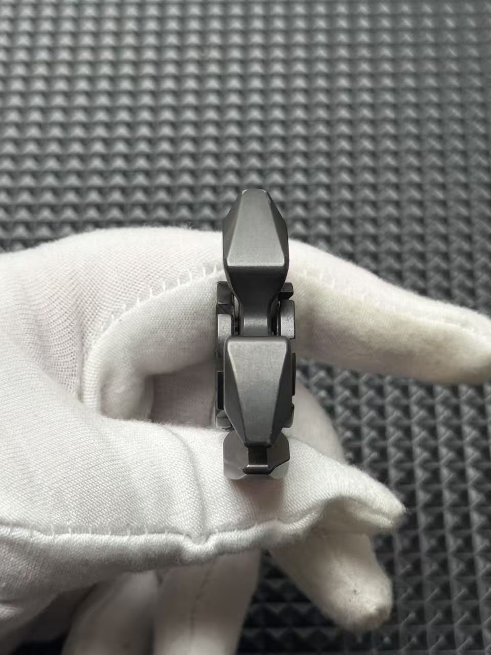 Scorpio Bearing Cap Zirconium
