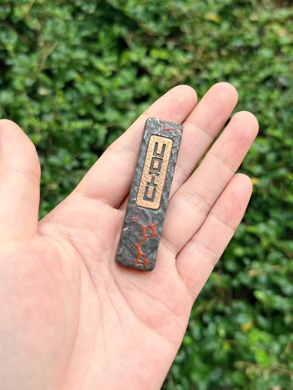 Choc Zirconium Stone Textured Engraved