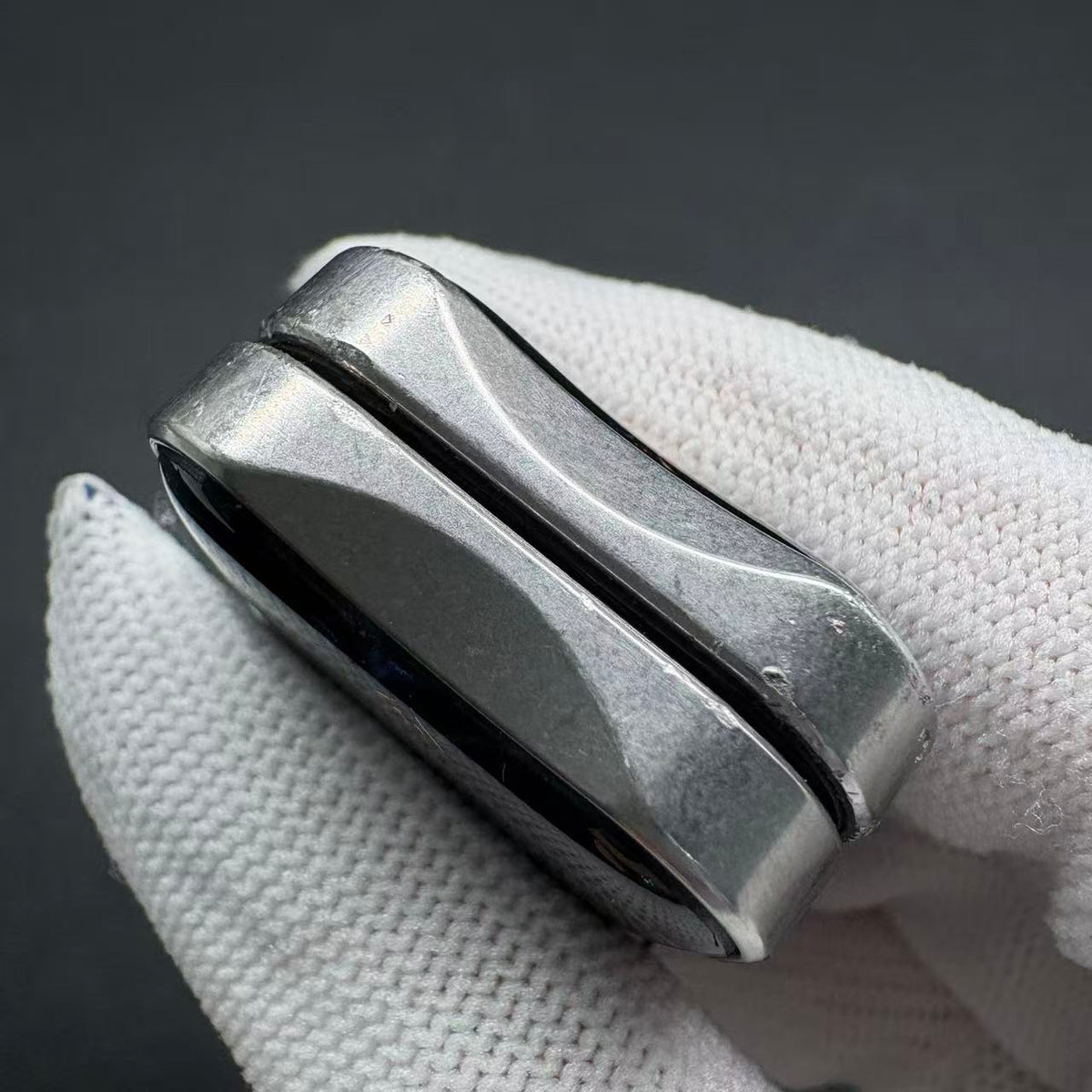 Aura Sand Stainless Steel