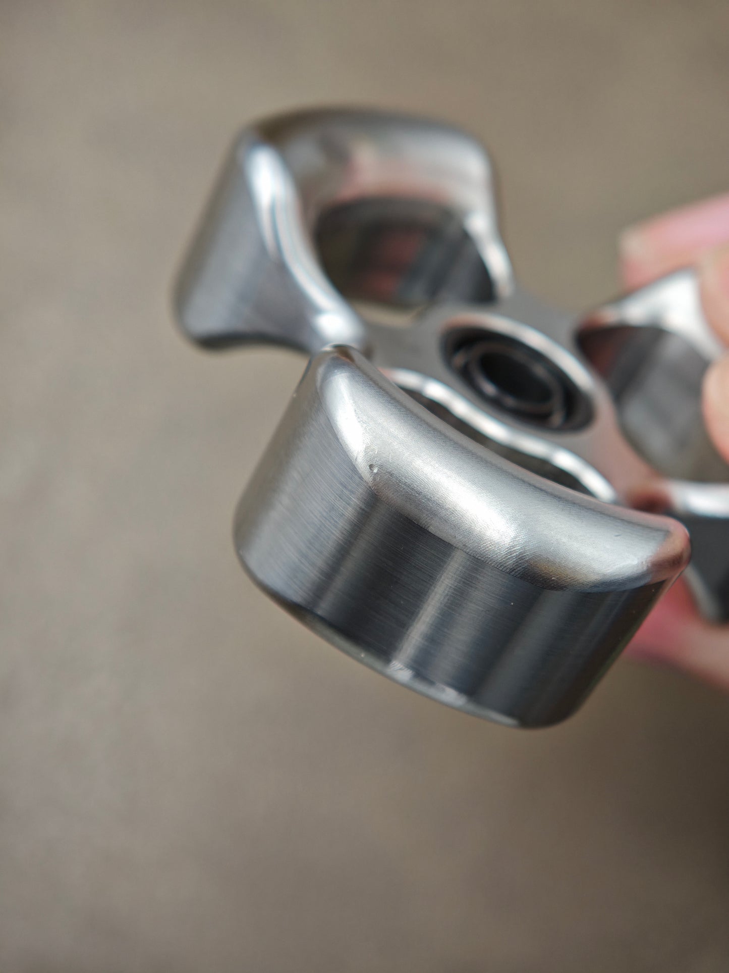 Two-Leaf Horizon Mega Stainless Steel
