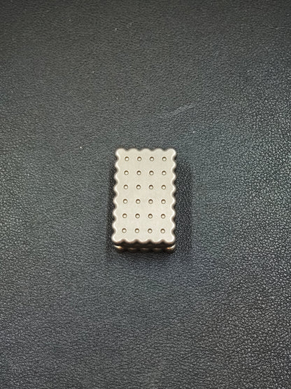 Biscuit Titanium