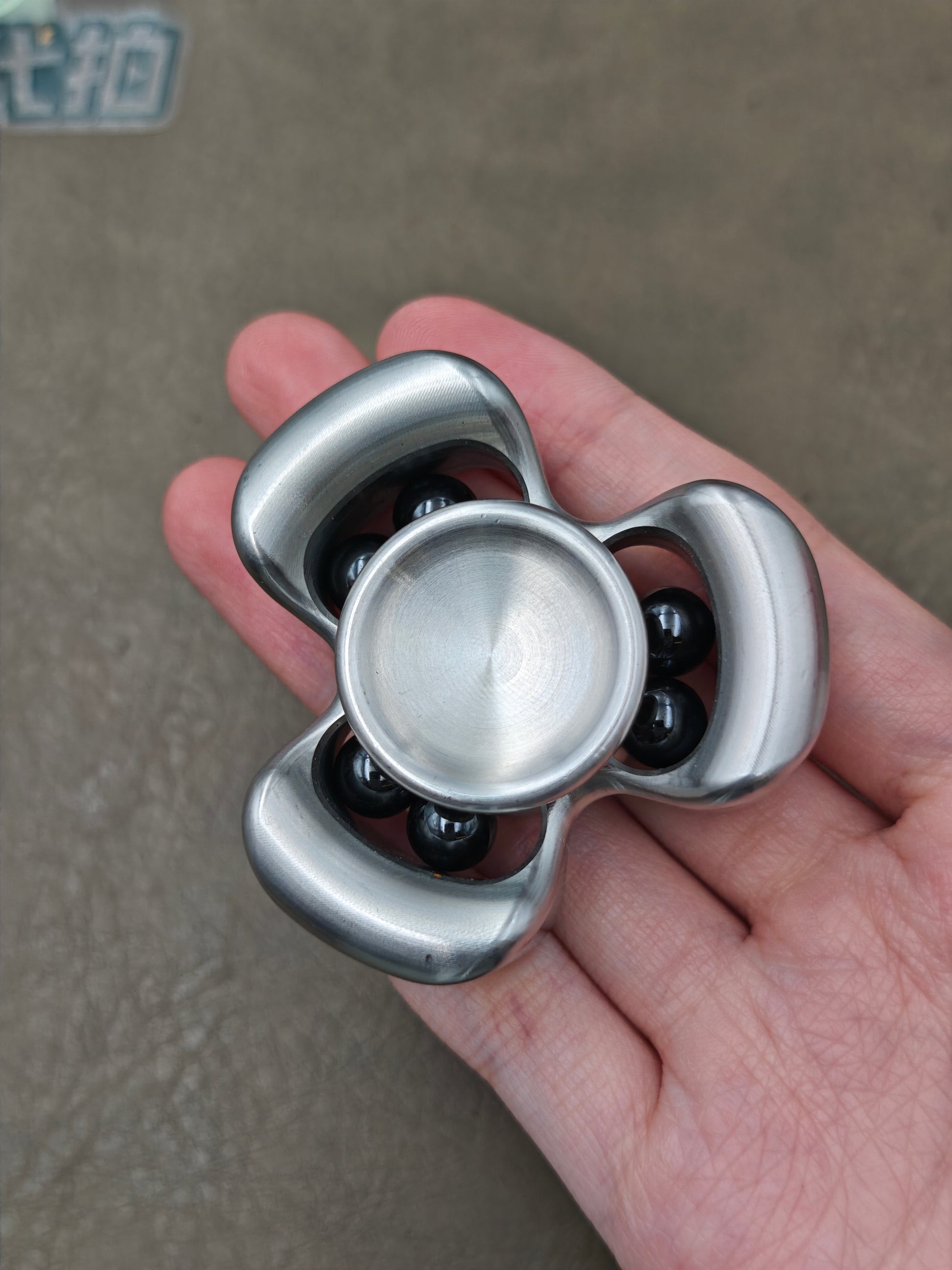 Two-Leaf Horizon Mega Stainless Steel