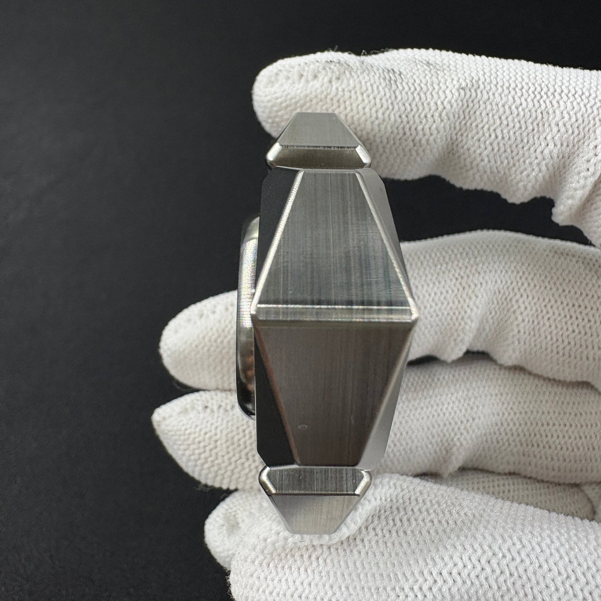Tri Leaf Crossbone Titanium