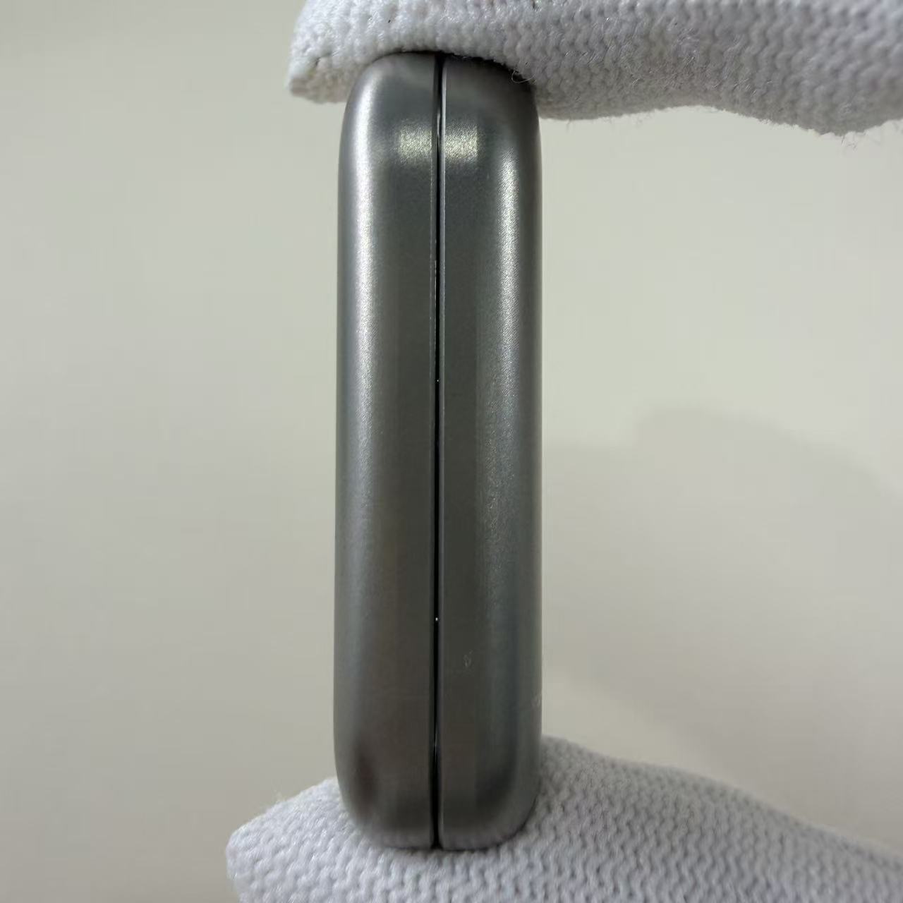 Floating Cloud Titanium