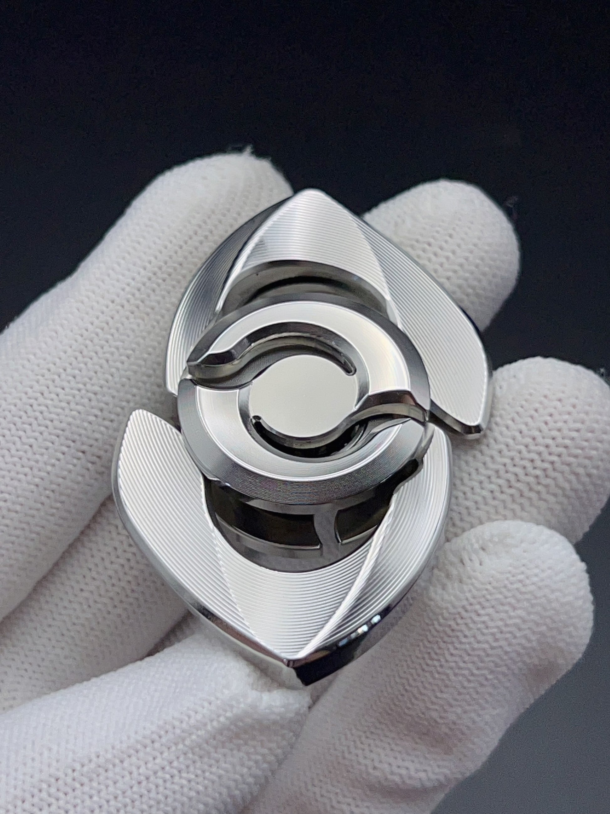 Baby Dolphin Titanium